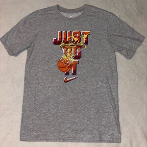 men’s nike t-shirt